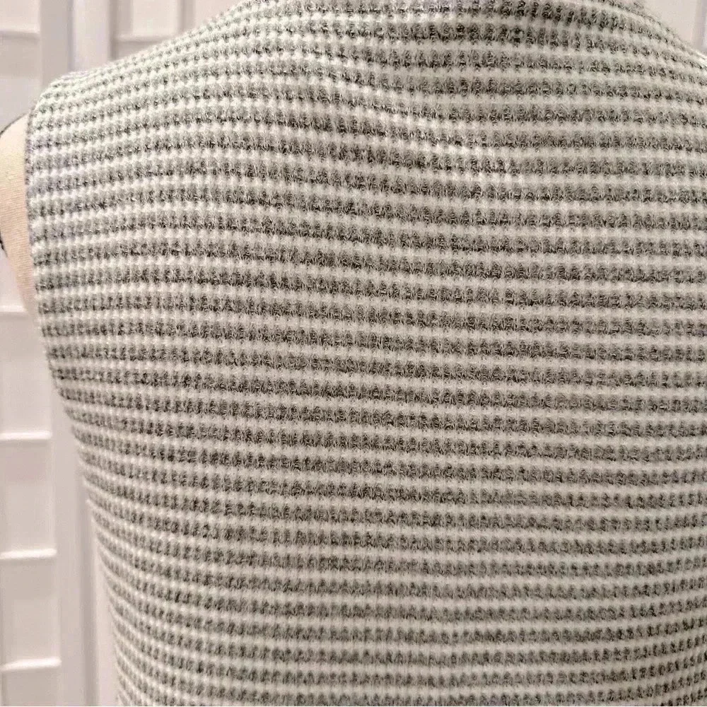 Chicos Sweater Womens 0 US 4/6 Gray Striped Zenergy Knit Sleeveless Mock Neck​​